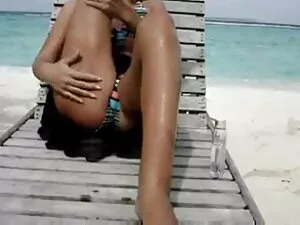 Morena caliente Leah ...